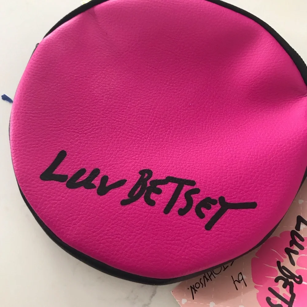 Betsey Johnson Pink Strawberry Wristlet with White Heart Accents NO TAGS - Picture 3 of 8